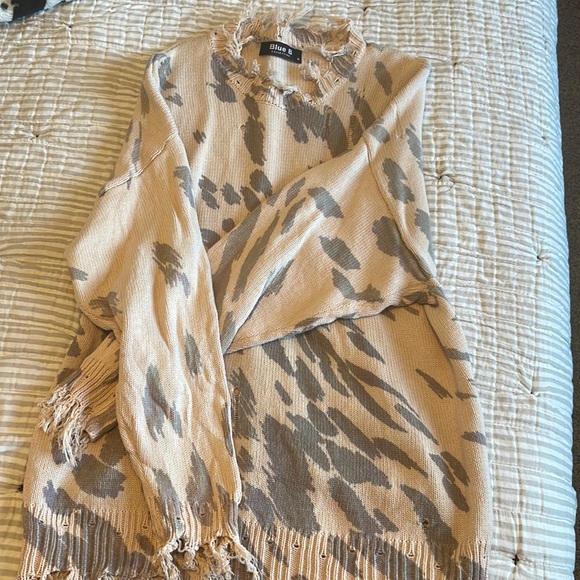 Blue B distressed sweater - Picture 1 of 3